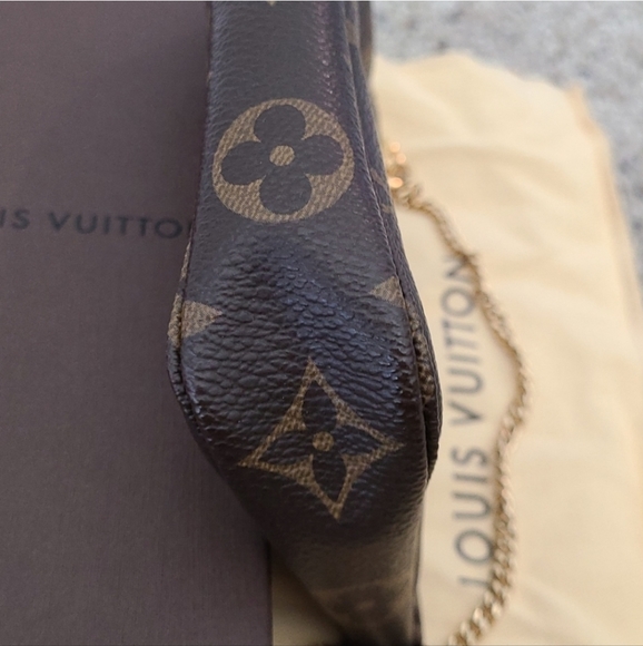 Louis Vuitton Mini Pouchette - Picture 6 of 10